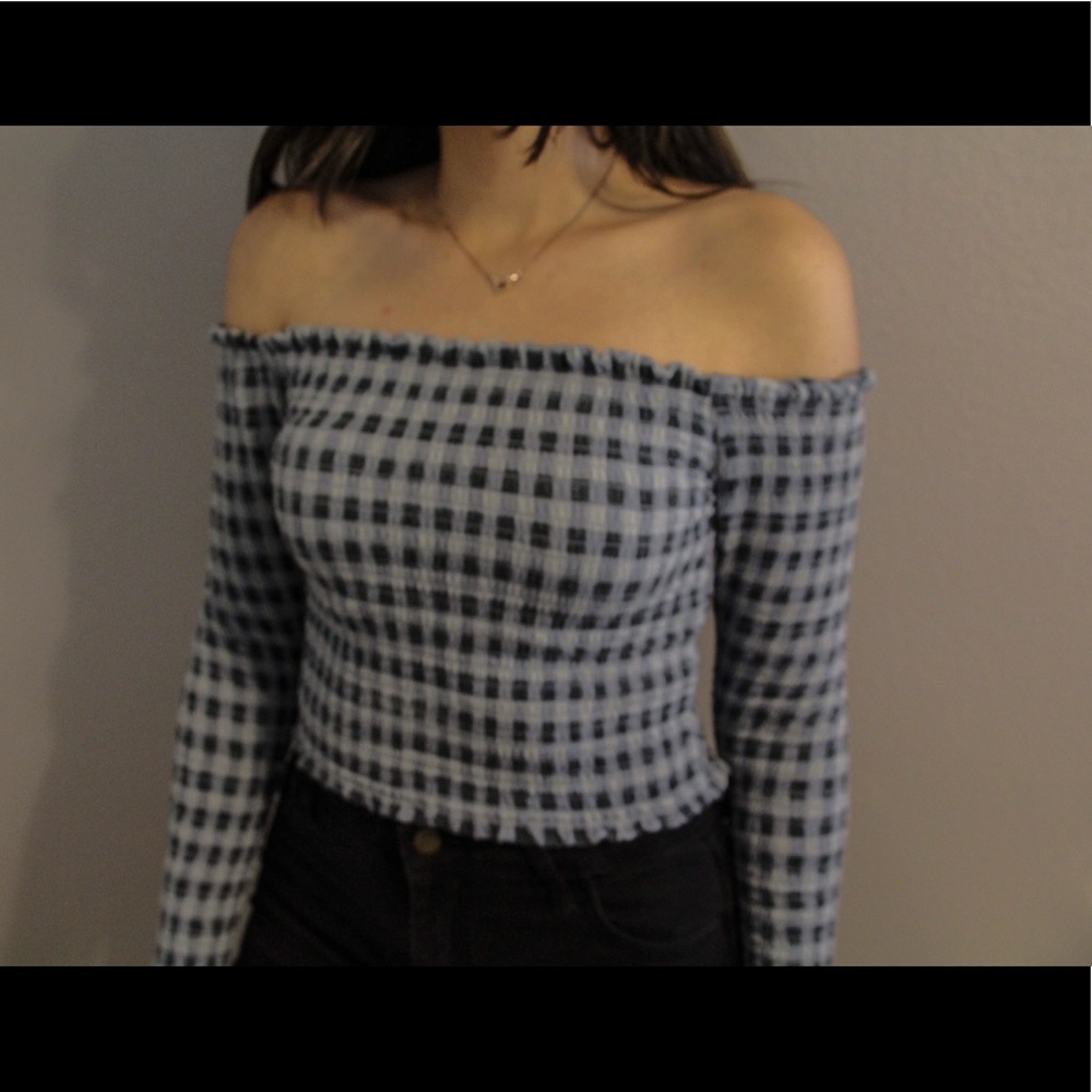 Off the shoulder crop top long sleeve